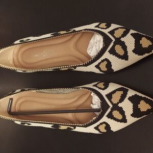 Venus Celia Animal Print Knit Flats. Women's Shoe Size 5.